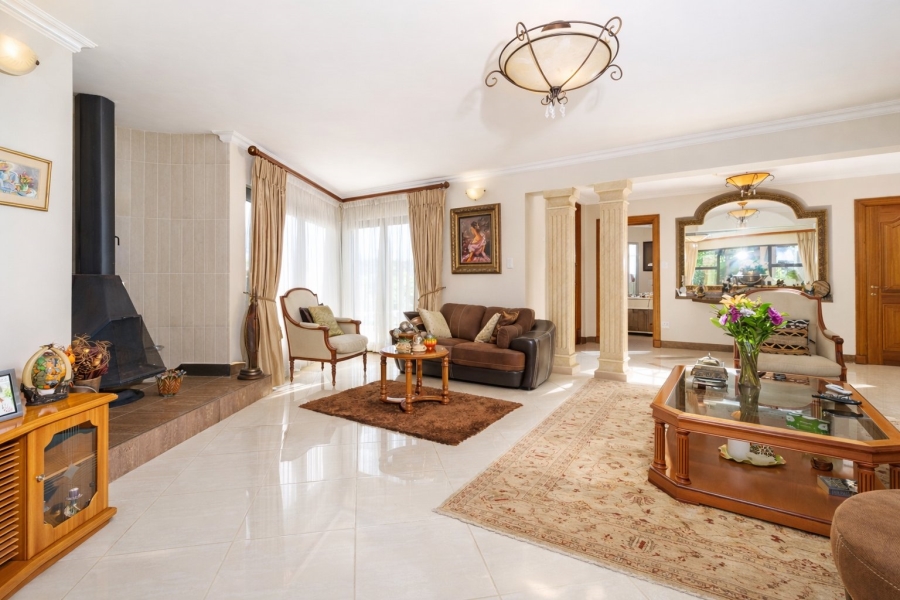 5 Bedroom Property for Sale in Caribbean Beach Club North West